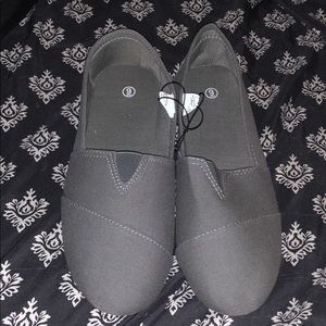 Grey slip on’s